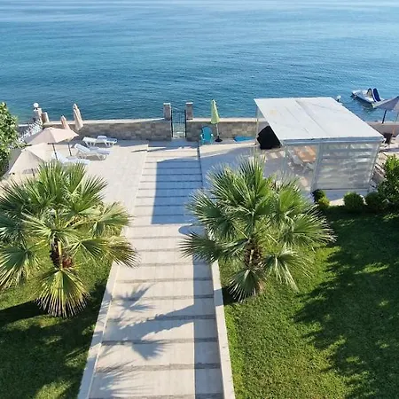 Villa Marry's House Karianí